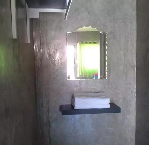 Hotelli Navy Sisatchanalai