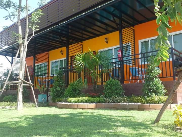 Otel Navy Sisatchanalai