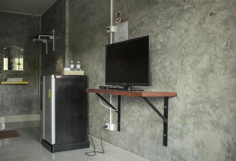 Otel Navy Sisatchanalai