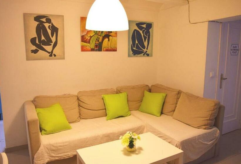 پانسیون Apart And Benef