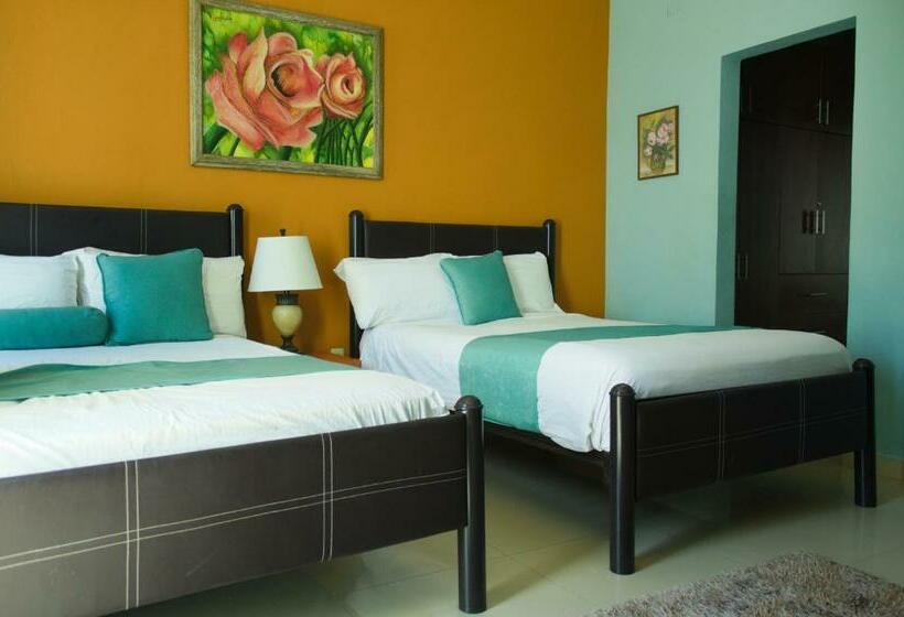 بنسيون Casa Las Flores