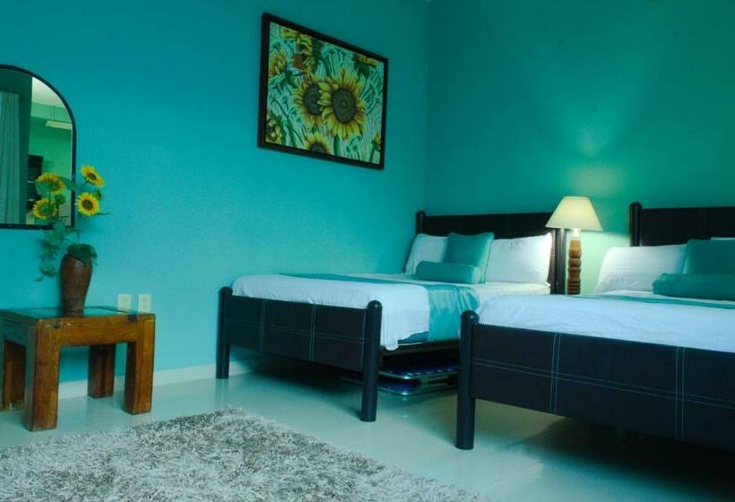 بنسيون Casa Las Flores