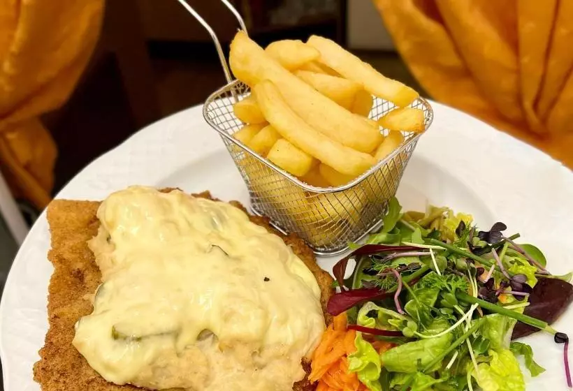 Traditionsgasthaus Goldener Löwe Riesa Restaurant & Pension