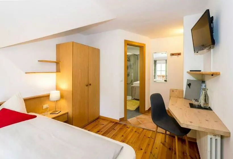 Aamiaismajoitus (B&B) Haus Claudia