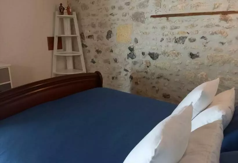 Aamiaismajoitus (B&B) La Charentaise Ch D Hôtes ,studio