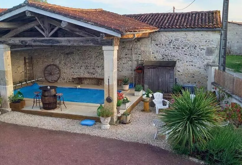 Aamiaismajoitus (B&B) La Charentaise Ch D Hôtes ,studio