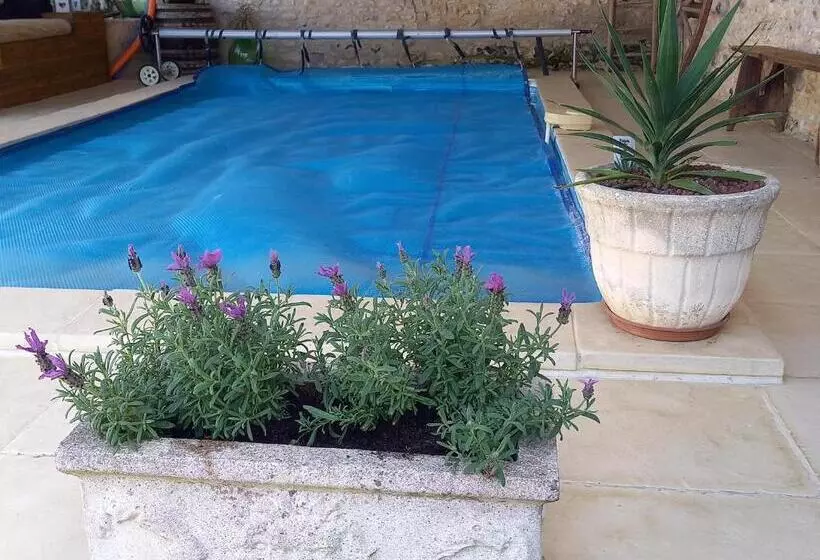 Aamiaismajoitus (B&B) La Charentaise Ch D Hôtes ,studio