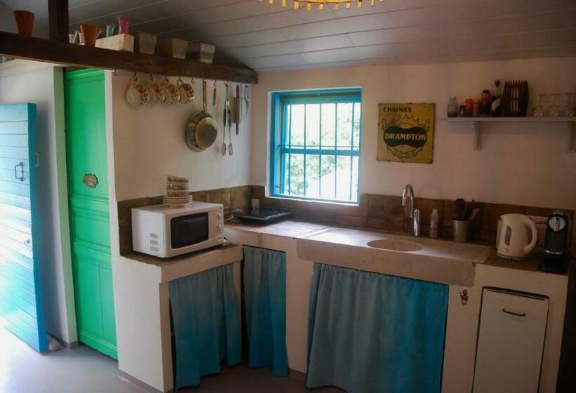 بنسيون Les Volets Bleus Provence