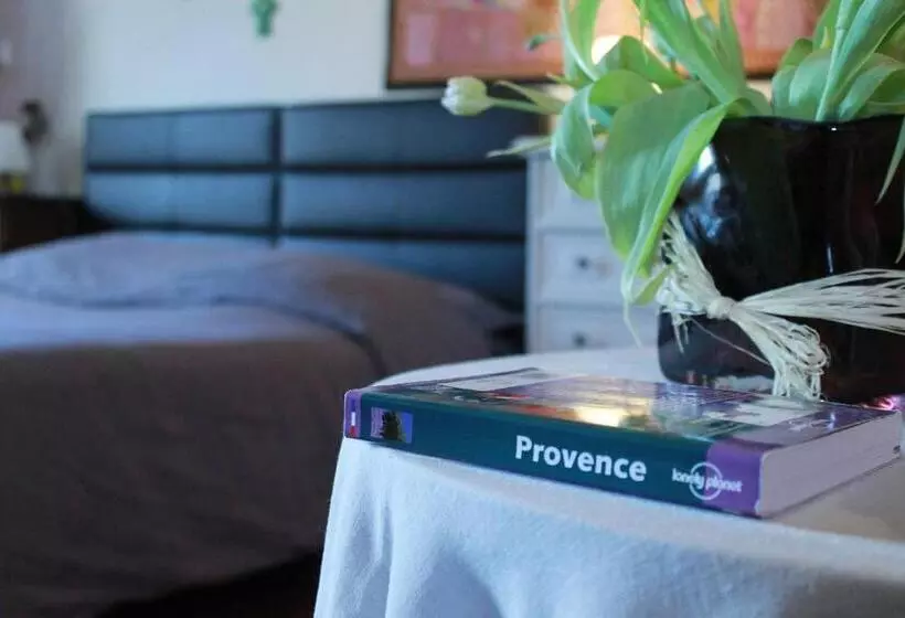 Majatalo Les Volets Bleus Provence