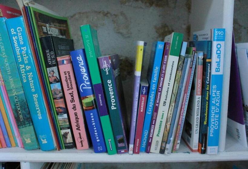 بنسيون Les Volets Bleus Provence