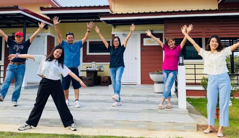 Pensiune Panutsaya Homestay