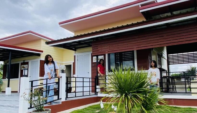 Pensiune Panutsaya Homestay
