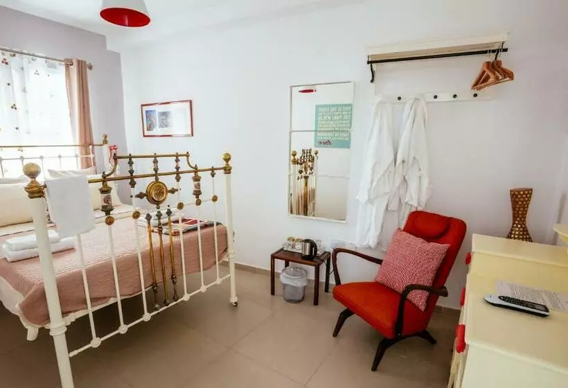 Ghand In Nanna B&b