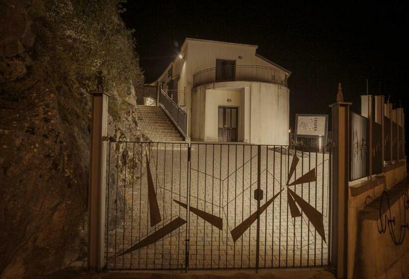 Ostello Della Gioventù Massimo Troisi