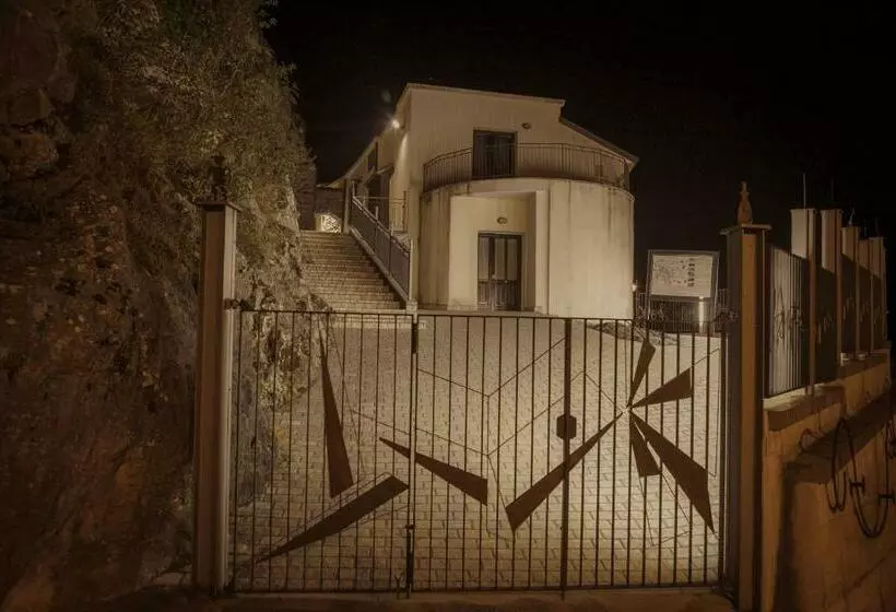 Ostello Della Gioventù Massimo Troisi