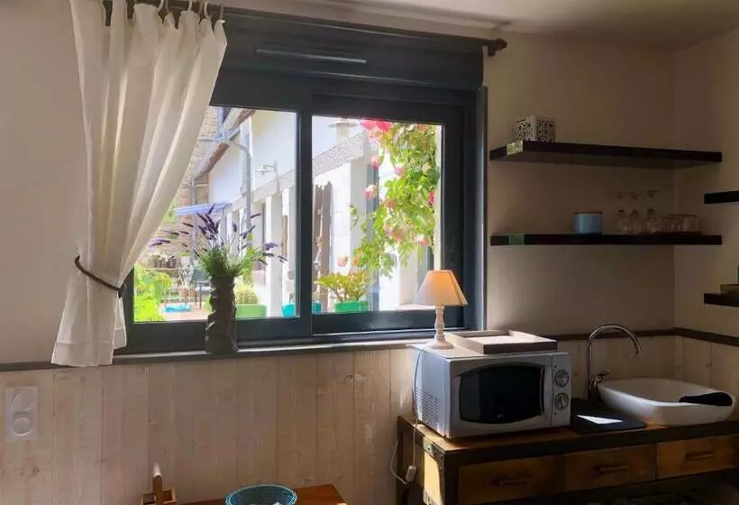 Aamiaismajoitus (B&B) Le Grenier Du Jardin