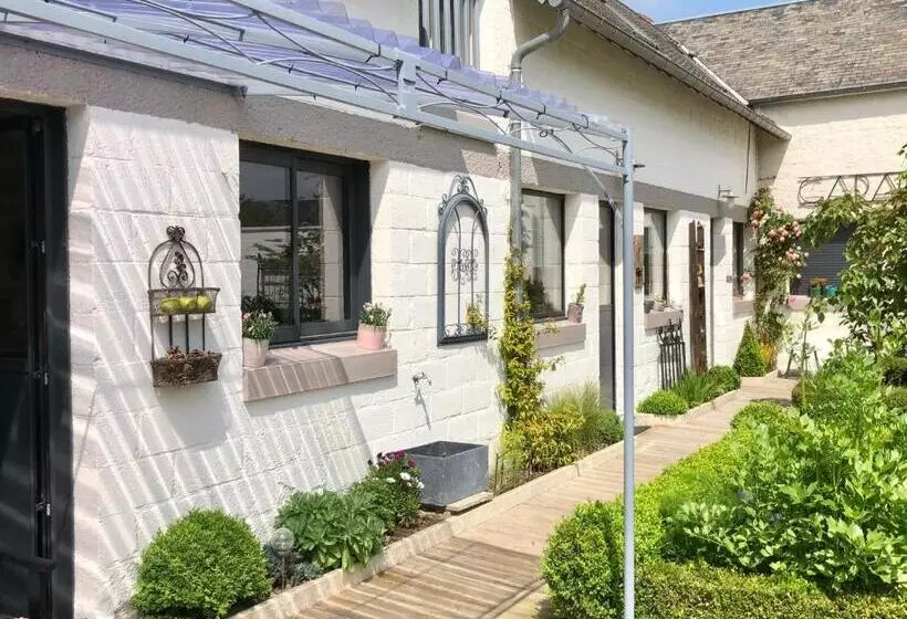 Aamiaismajoitus (B&B) Le Grenier Du Jardin