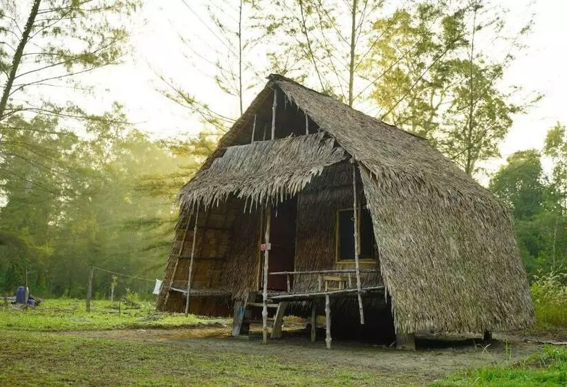 Majatalo Mr. Chuoi Bar And Hut