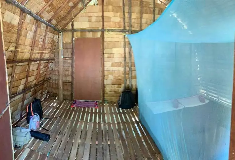 Majatalo Mr. Chuoi Bar And Hut