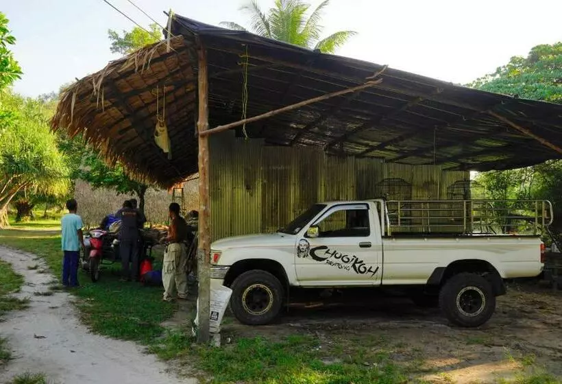 Majatalo Mr. Chuoi Bar And Hut