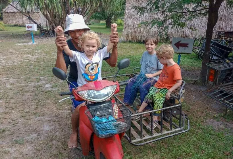 Majatalo Mr. Chuoi Bar And Hut