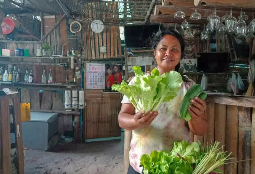 Majatalo Mr. Chuoi Bar And Hut