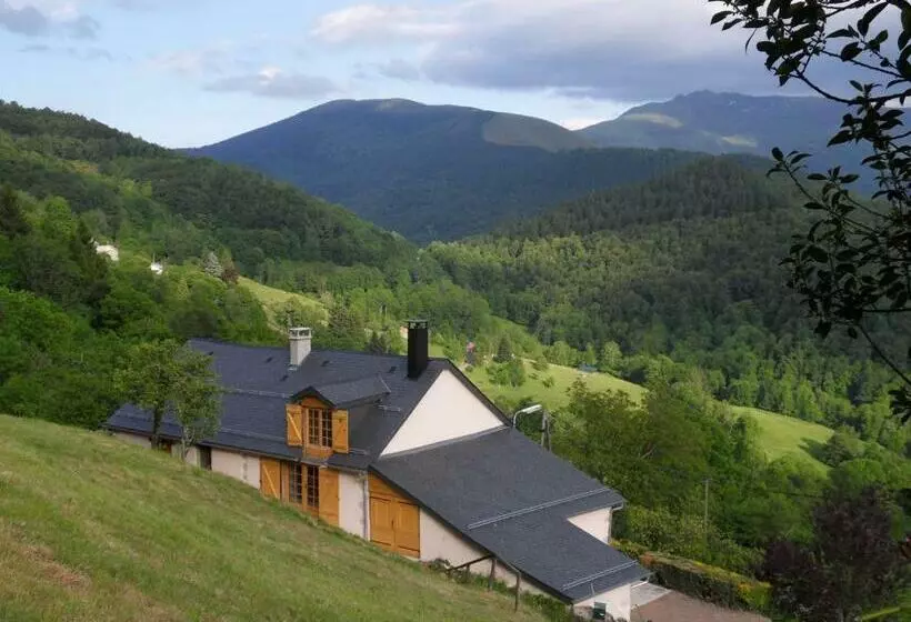 Aamiaismajoitus (B&B) Chambres Et Table D Hôtes Du Péré