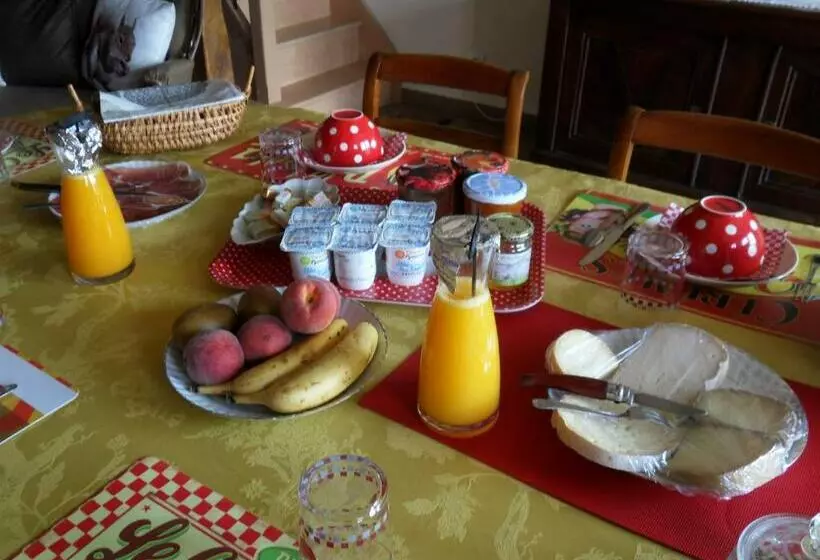 Aamiaismajoitus (B&B) Chambres Et Table D Hôtes Du Péré
