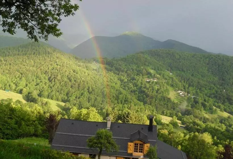 Aamiaismajoitus (B&B) Chambres Et Table D Hôtes Du Péré