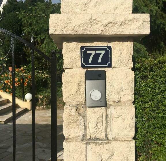 צימר La Tour De Saint Cyr