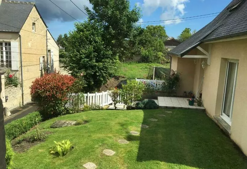 تختخواب و صبحانه La Pomme De Nuit