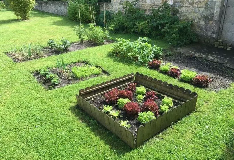 تختخواب و صبحانه La Pomme De Nuit