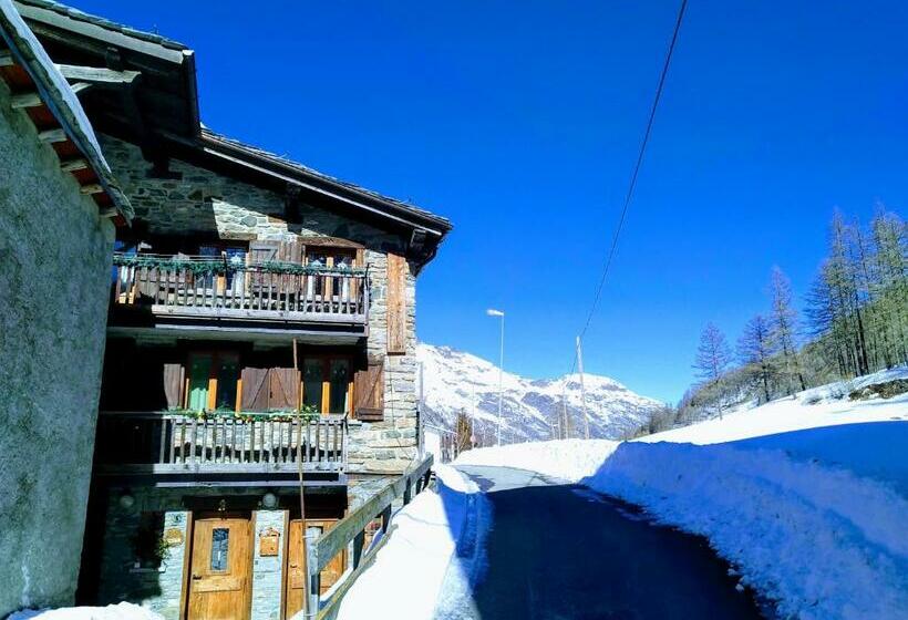 ベッドアンドブレックファースト Antica Casa Di Montagna Maison Bovard