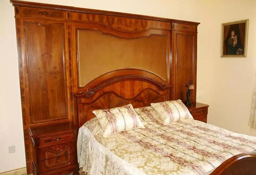 ホテル Zámek Světlá Nad Sázavou