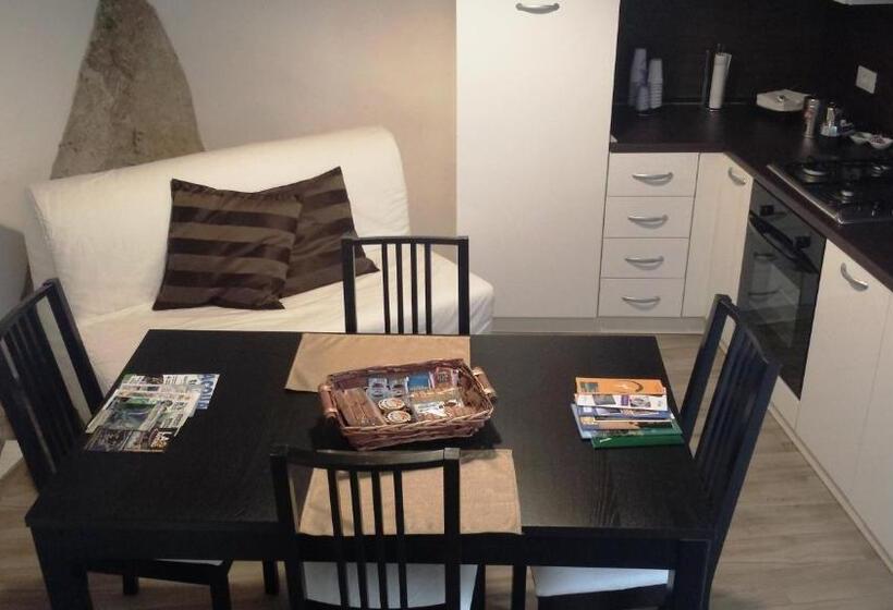 펜션 Affittacamere Al Civico 18