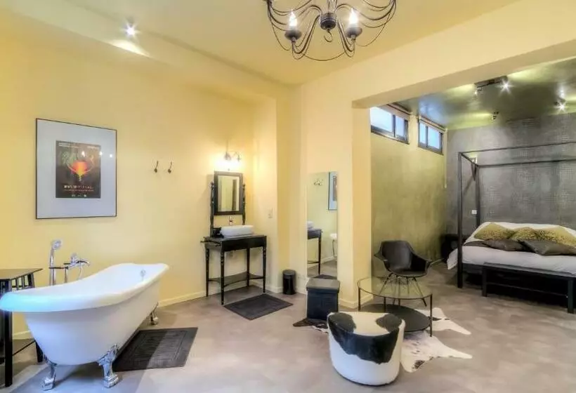 Majatalo Mons Dragon House