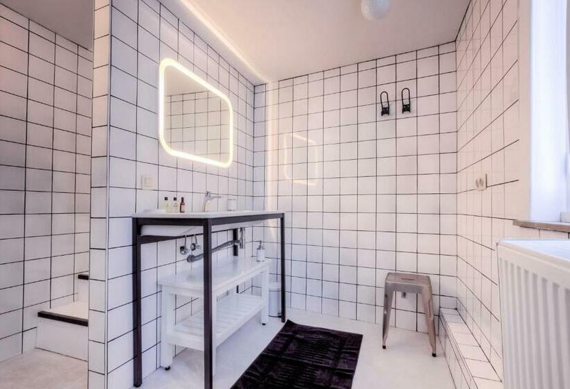 پانسیون Mons Dragon House