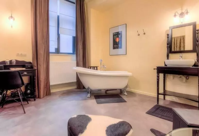 Majatalo Mons Dragon House