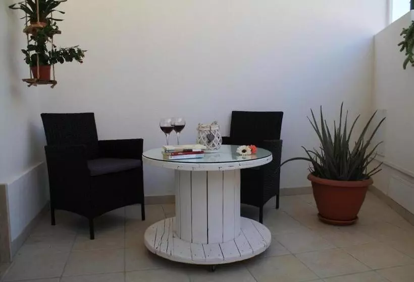 B&b Cafe  Fausu