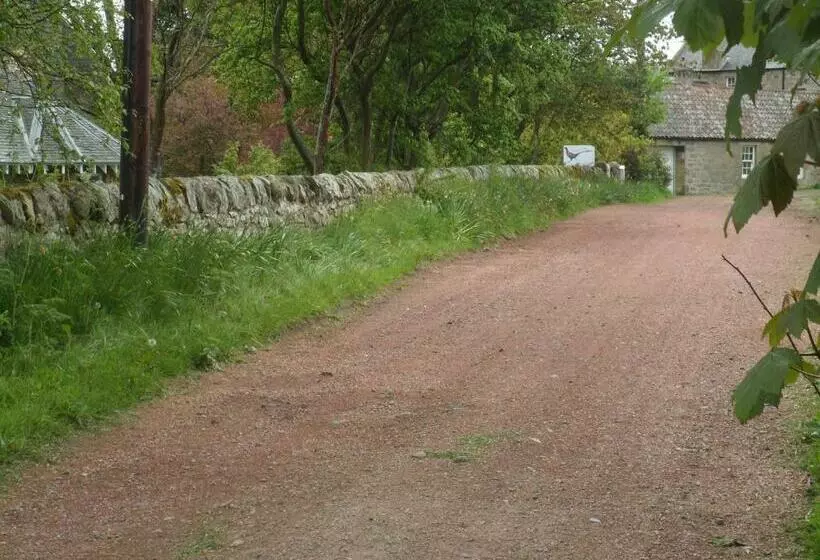 Aamiaismajoitus (B&B) Cantrip Cottage