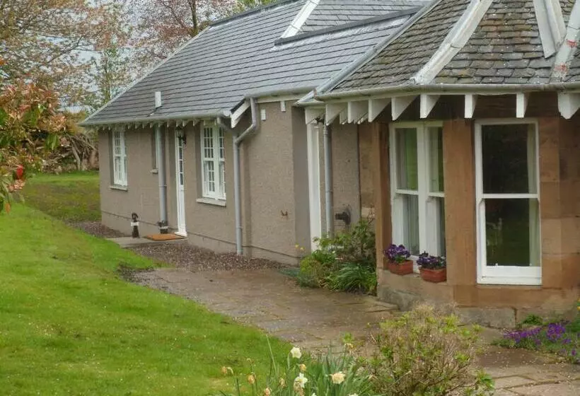 Aamiaismajoitus (B&B) Cantrip Cottage