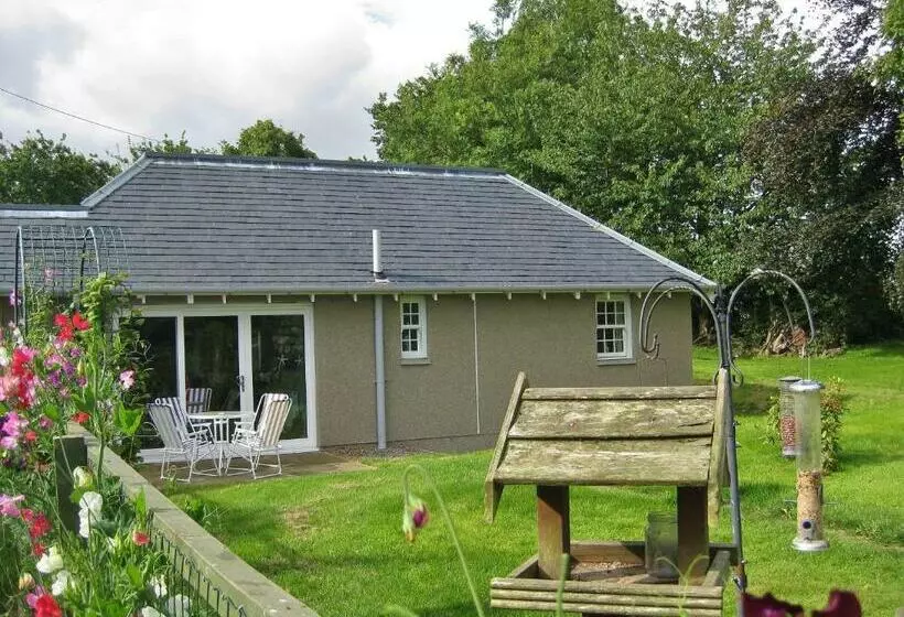 Aamiaismajoitus (B&B) Cantrip Cottage