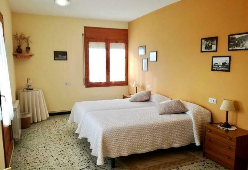 Отель Cal Serveró