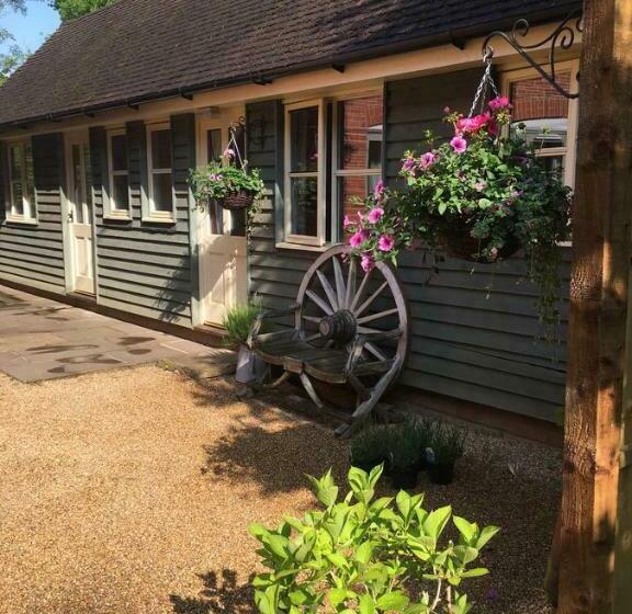 Mays Cottage Bed And Breakfast