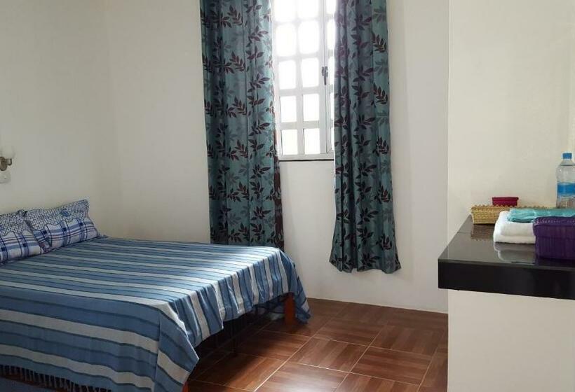 پانسیون Chez Johnny Blue Bay