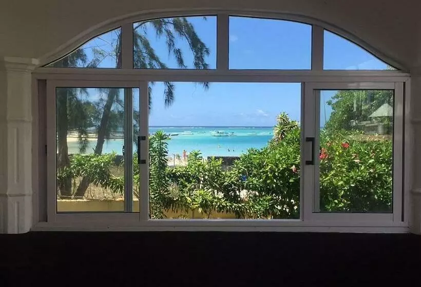 پانسیون Chez Johnny   Blue Bay