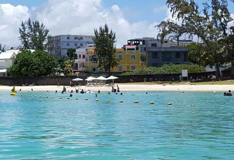 پانسیون Chez Johnny Blue Bay