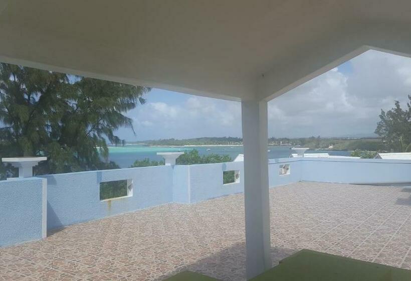 پانسیون Chez Johnny Blue Bay