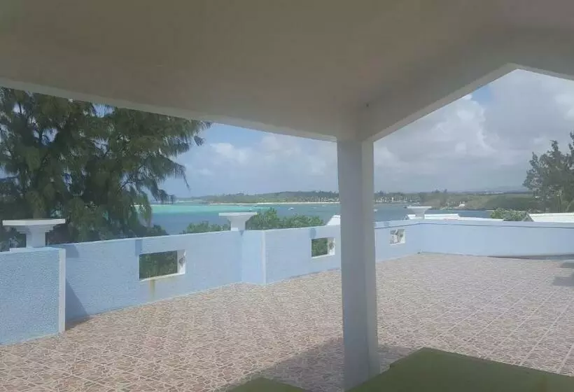 پانسیون Chez Johnny   Blue Bay