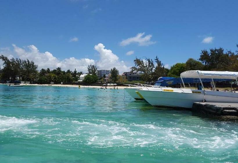 پانسیون Chez Johnny Blue Bay